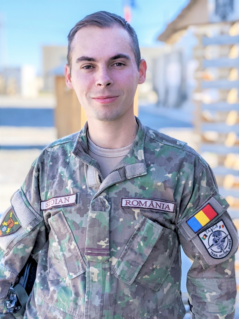 Doi militari, la SFAT,  „Security Force Advisory Team”