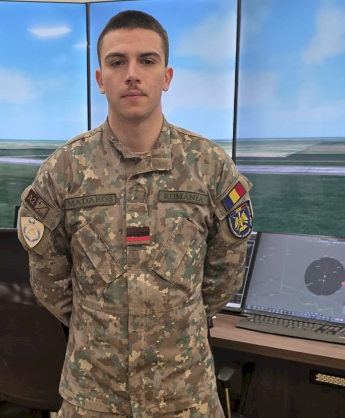 Madaroș Alexandru-Daniel, student sergent în anul al III-lea la Facultatea de Management Aeronautic din cadrul Academiei Forțelor Aeriene „Henri Coandă”