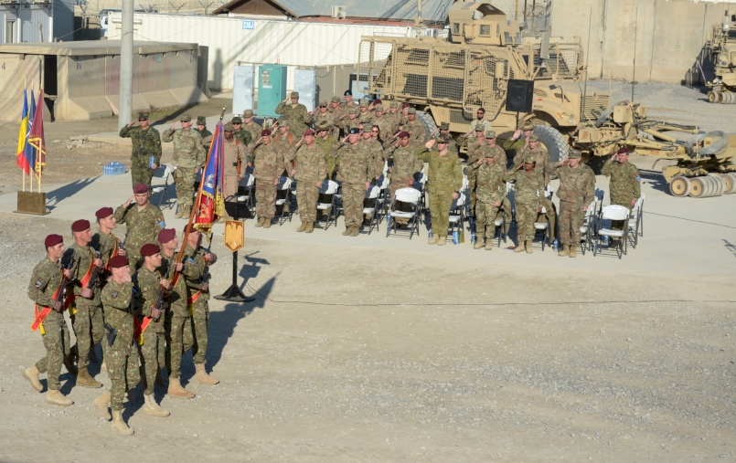 Românii din Kandahar vă urează „La mulți ani!”