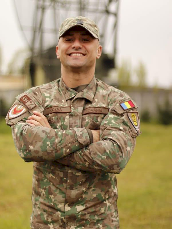 Militar și campion la sărituri în apă