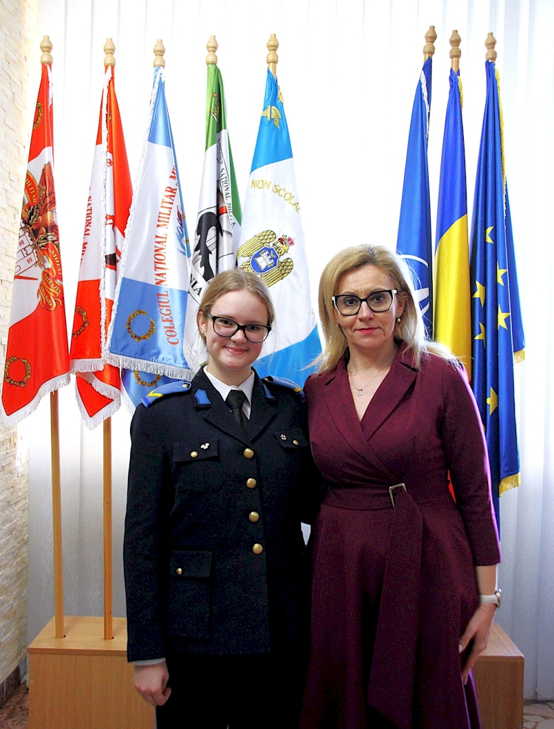Calificări la faza naţională a Olimpiadei de Limba și Literatura Română obținute de elev fruntaș Alexia Cârmici și elev sergent major Roxana Bizău 