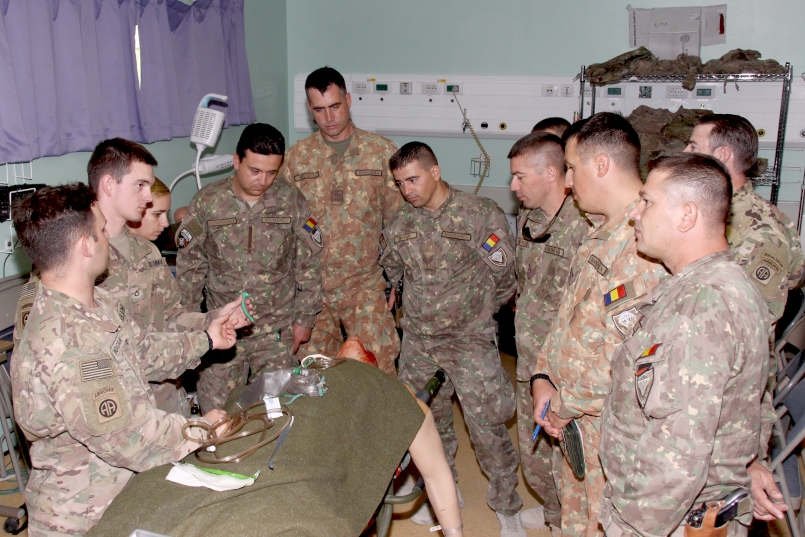 Între jurământul lui Hipocrate și jurământul militar