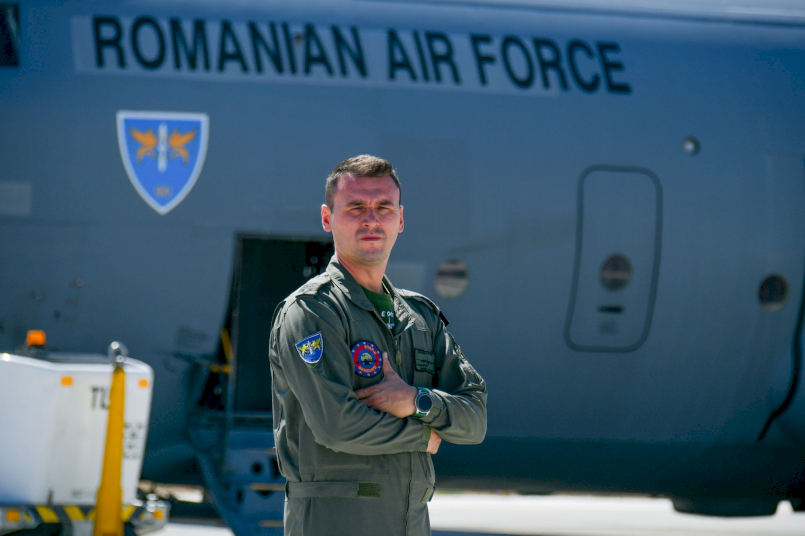 Maistru militar cls. a 2-a Tuduriu Daniel-Ciprian, mecanic de bord în cadrul Bazei 90 Transport Aerian Otopeni