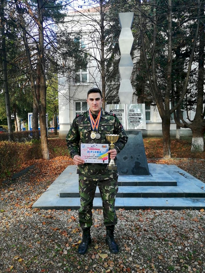 Gabriel Enache, practicant de skandenberg şi Campion al României la secţiunea tineret.